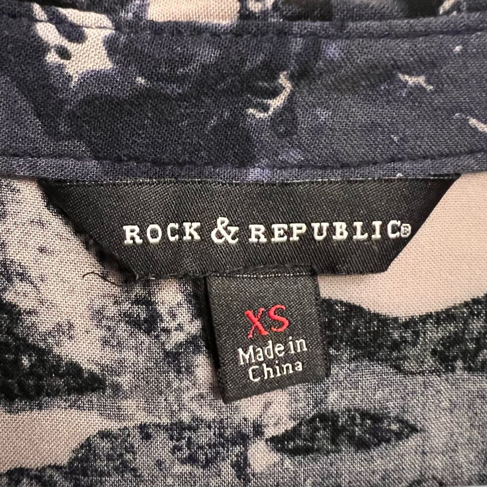 Rock & Republic Blue Camo Long Sleeve Button Up Front Pocket Blouse Size XS - Picture 8 of 16